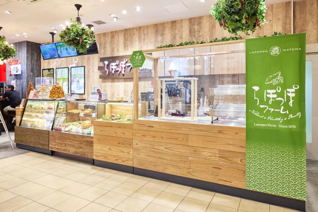らぽっぽファーム心斎橋店の売場とメニュー表示